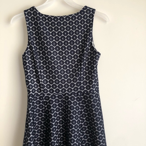 Women’s Fit and Flare Dress Size 6 - Picture 5 of 7